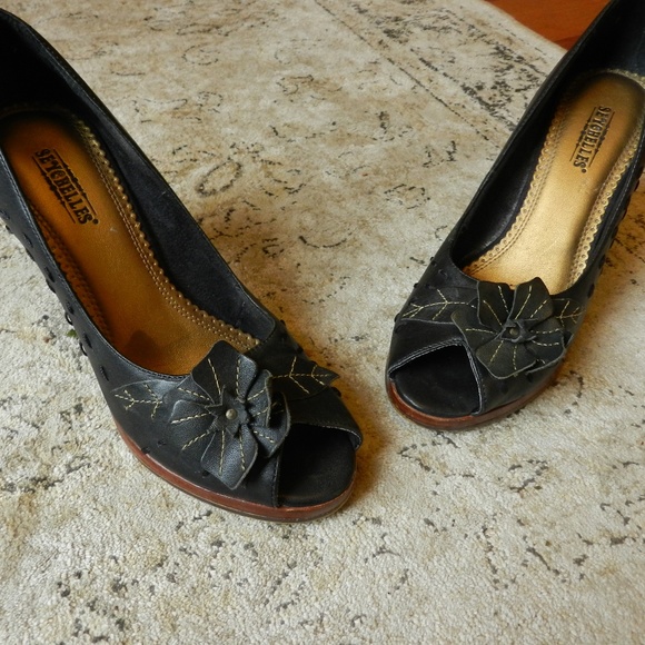 Seychelles Vintage Inspired Peep Toe Pumps - Picture 3 of 6